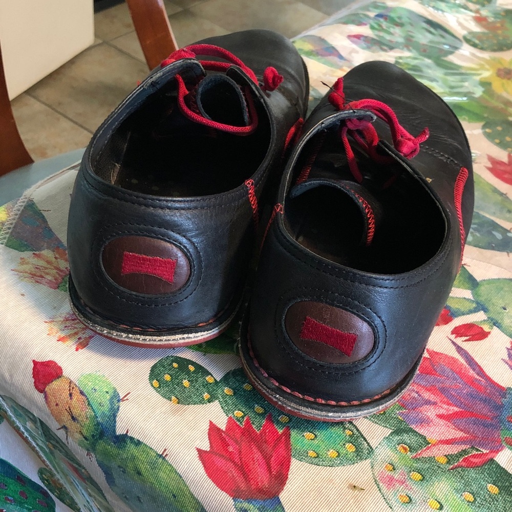 Camper Black Leather Men’s Casual Shoes with Red Accents
